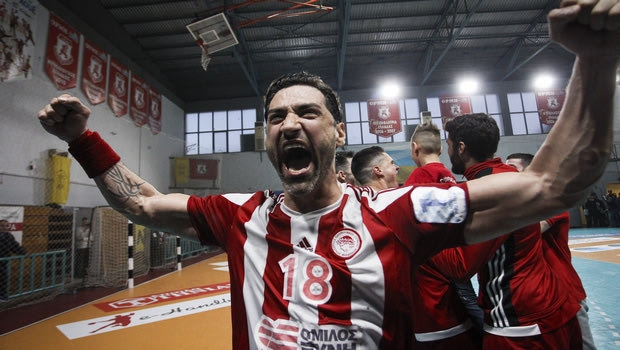 Το photostory από τους πανηγυρισμούς του Ολυμπιακού για το Κύπελλο