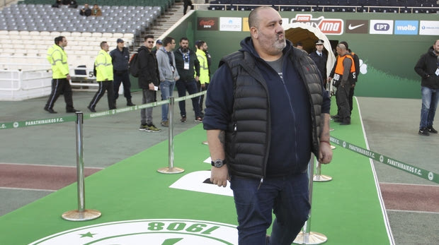 Παναθηναϊκός – Ολυμπιακός: Αποχώρησε πανηγυρίζοντας και με… φιλάκια ο Καραπαπάς