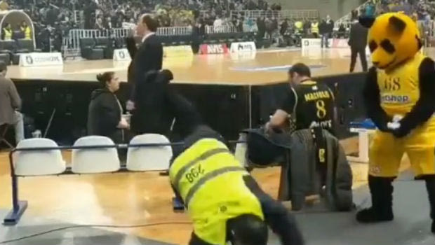 ΑΕΚ: Άνθρωπος της ασφάλειας χόρεψε breakdance με τη μασκότ
