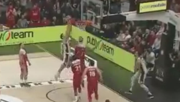 Ο Μπράμος “σκότωσε” την Αρμάνι στην εκπνοή