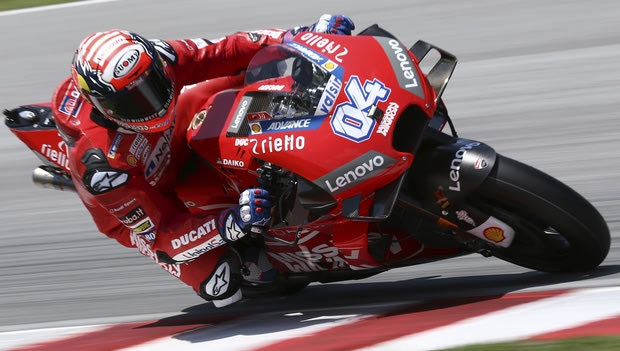 Moto GP Κατάρ: Νικητής ο Ντοβιτσιόζο μετά από μάχη με τον Μάρκεθ