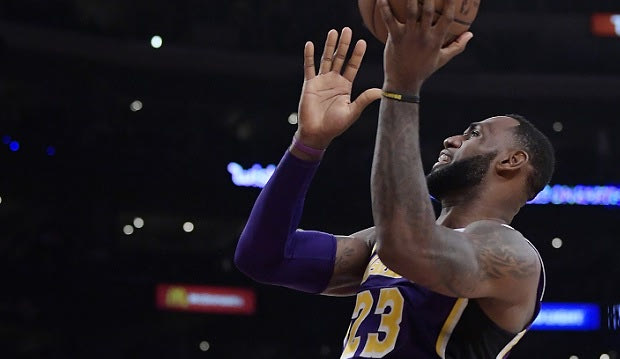 NBA Top 10: Με… ιστορικό ΛεΜπρόν, μεγάλα σουτ και πολλά καρφώματα