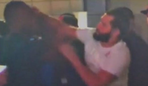 O Masvidal έριξε γροθιές στον Leon Edwards στο backstage!