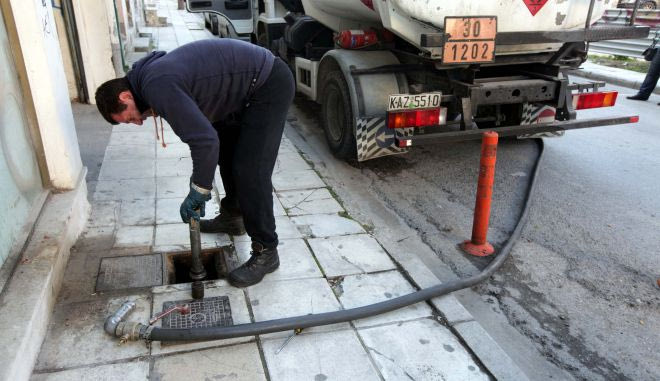 Μείωση φόρων στα υγρά καύσιμα ζητούν οι βενζινοπώλες