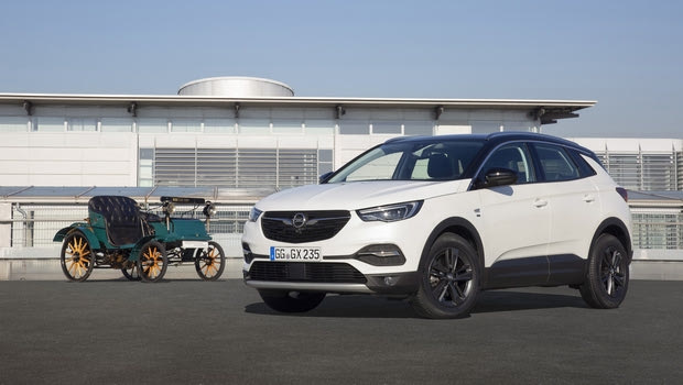 Επετειακό Opel Grandland X “120 Years”