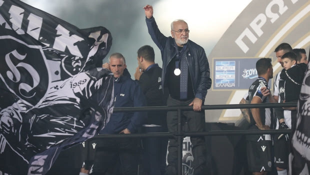 ΠΑΟΚ: Η αποθέωση του Σαββίδη όταν ανέβηκε στο πούλμαν
