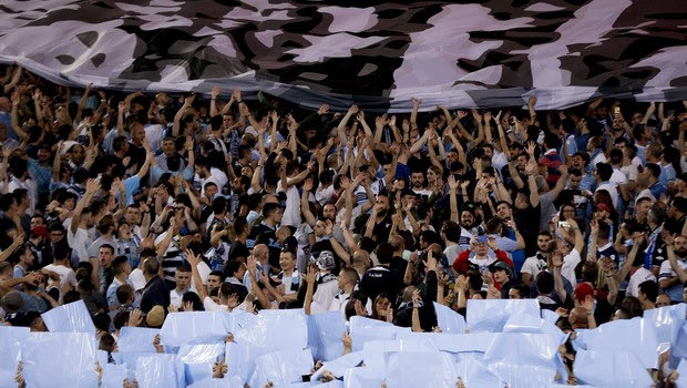 Σήκωσαν πανό για Μουσολίνι οι σκληροπυρηνικοί της Λάτσιο