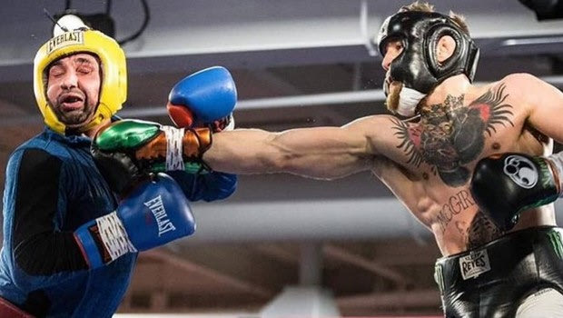 Ο Malignaggi χαστούκισε τον Lobov και μετά ανέλαβε δράση ο McGregor
