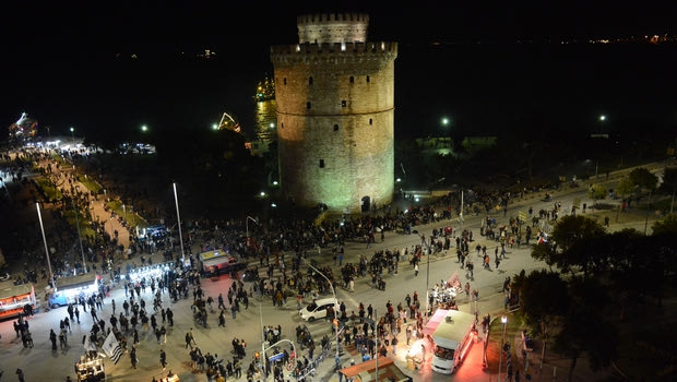 ΠΑΟΚ: Χαμός στο Λευκό Πύργο για την υποδοχή των πρωταθλητών