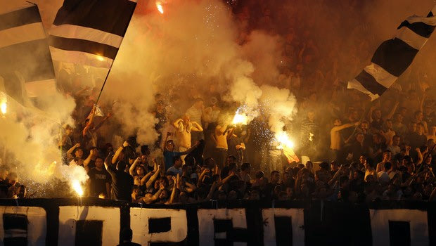 ΠΑΟΚ: Οι οπαδοί της Παρτιζάν πανηγύρισαν το πρωτάθλημα του Δικεφάλου