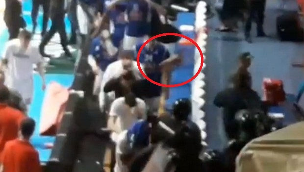 Ερυθρός Αστέρας – Μπουντούτσνοστ: Οι Σέρβοι πέταξαν μέχρι και τούβλο!