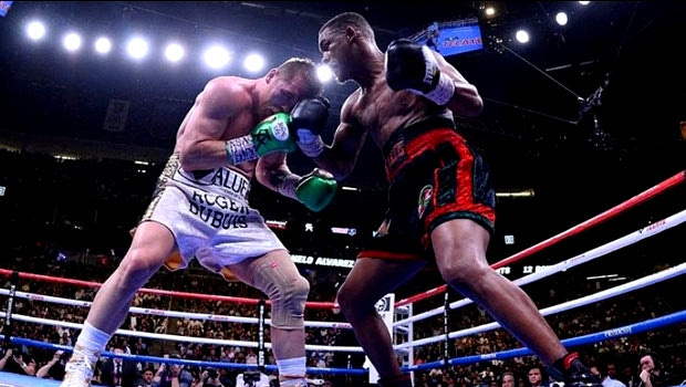 O Jacobs έχασε από τον Canelo αλλά είναι νικητής της ζωής