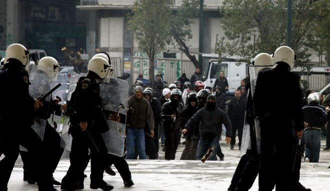 Επίθεση οπαδών σε καφετέρια πίσω από τη Λεωφόρο