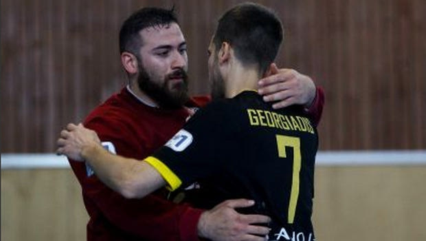 Handball Premier: Νίκησε σε νεκρό χρόνο η ΑΕΚ, εύκολα ο Ολυμπιακός