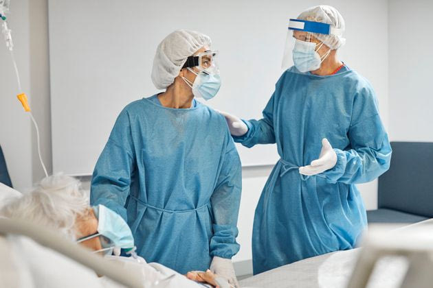 Οι ανεμβολίαστοι έχουν 29 φορές περισσότερες πιθανότητες να νοσηλευτούν με κορονοϊό
