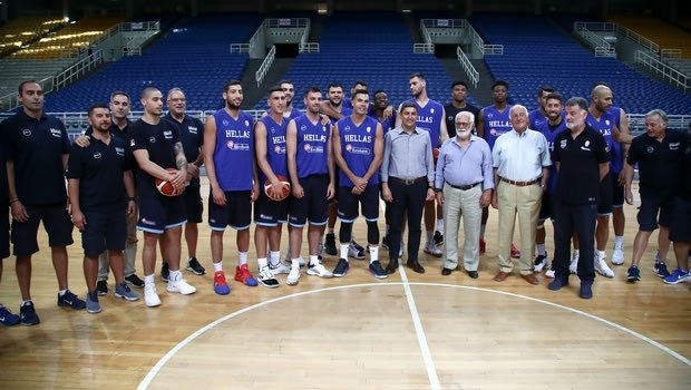 Αυγενάκης σε διεθνείς: “Κάντε μας περήφανους”