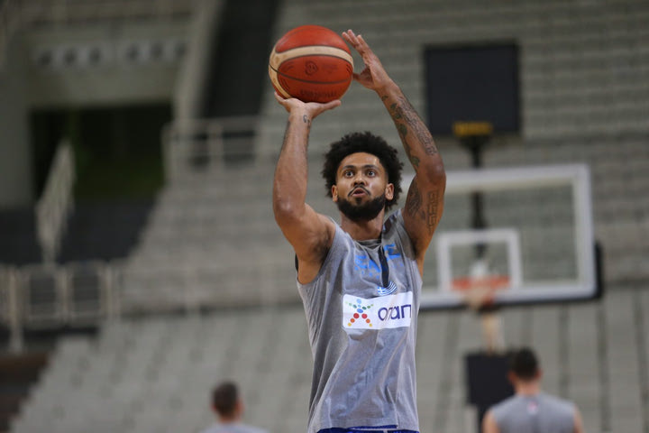 Ο Τάιλερ Ντόρσεϊ στο SPORT24: “Ήμουν ανάμεσα σε Ολυμπιακό και Φενέρ, ευτυχώς εμφανίστηκαν οι Μάβερικς”