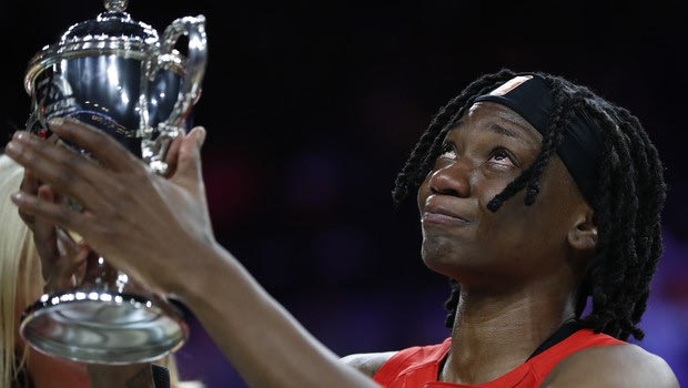 WNBA: Συγκίνησε η MVP του All Star Game με την αφιέρωση στη νεκρή μητέρα της