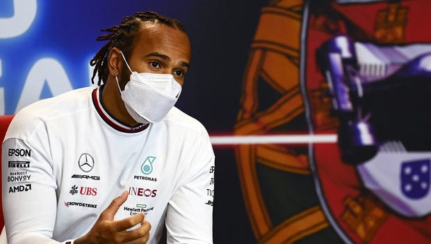 Ο Χάμιλτον δεν αποχωρεί, ακόμα, από τη F1