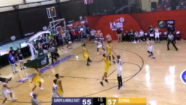 Buzzer-beater στο Jr. NBA που θύμισε Διαμαντίδη με την Γαλλία στο Eurobasket 2005!