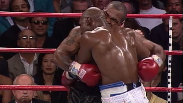 Επίσκεψη του Holyfield στον Tyson