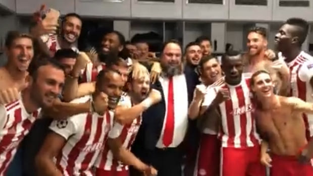 Ολυμπιακός: Οι πανηγυρισμοί με Μαρινάκη στα αποδυτήρια