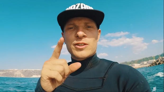 H Λίβερπουλ προσέλαβε επαγγελματία surfer για τη διαχείριση του άγχους