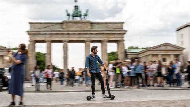E-scooter που γίνεται και… skateboard
