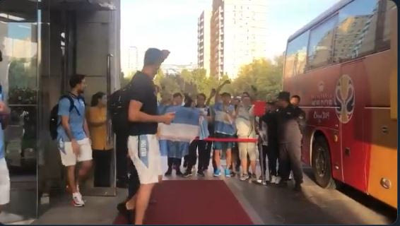 Παγκόσμιο Κύπελλο: Τα “Vamos” των Αργεντινών στην αναχώρηση της ομάδας