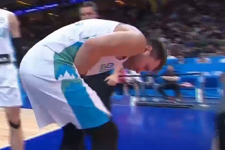 EuroBasket 2022, Σλοβενία – Πολωνία: Ο Μούριτς πάτησε τα δάχτυλα του Ντόντσιτς