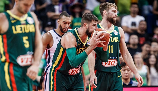 Παγκόσμιο Κύπελλο: Η FIBA απέρριψε την ένσταση, αλλά τιμώρησε τους διαιτητές