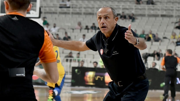 Έπεσε από την καρέκλα στη συνέντευξη Τύπου ο Μεσίνα