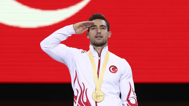 Γυμναστική: Στρατιωτικός χαιρετισμός και από τον Τσολάκ