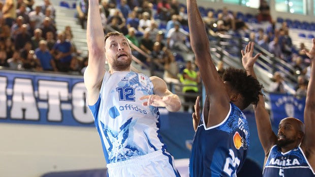 Ιωνικός – Λάρισα 68-64: Τρίτωσαν οι νίκες για τους Νικαιώτες