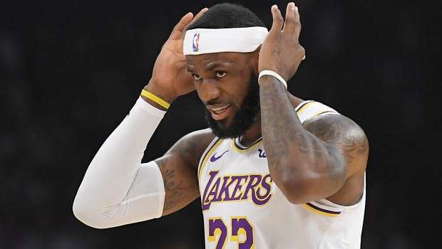 Ειρωνεία ΛεΜπρόν μετά το τρίτο σερί triple-double: “Ξοφλημένος Βασιλιάς”