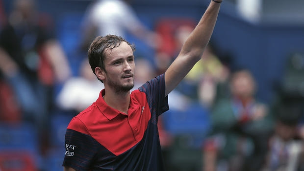 Shanghai Masters: Με Τσιτσιπά στους “4” ο Μεντβέντεφ