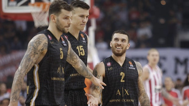 Ο Μίτσοβ είπε ατομιστή τον Τζέιμς, απάντησε ο Αμερικανός