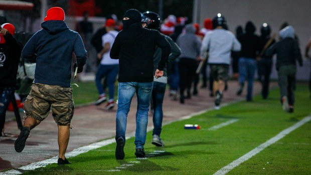 Bild: “Μασκοφόροι χούλιγκανς προκάλεσαν ταραχές στο ματς της Μπάγερν”