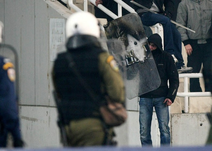 Οι πενήντα κουκουλοφόροι