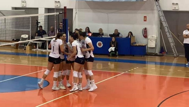ΑΟ Θήρας – Ντρίτα Γκζίλαν 3-0: Στους “16” η ομάδα της Σαντορίνης