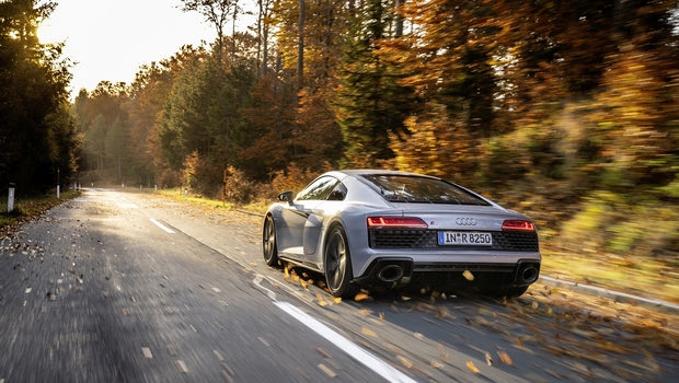 Πισωκίνητο, ατμοσφαιρικό και πανίσχυρο Audi R8 V10 RWD