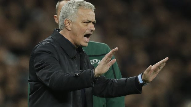 Όταν ο Μουρίνιο έλεγε σε ball boys να μη δίνουν γρήγορα τη μπάλα!