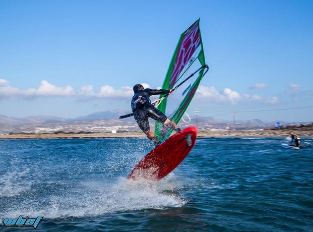 Η Νάξος φιλοξενεί το μεγαλύτερο Freestyle Windsurf event