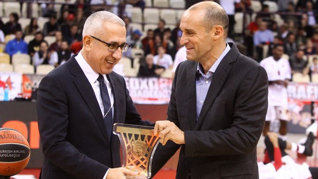 Ολυμπιακός: Η βράβευση του Χρήστου Σταυρόπουλου