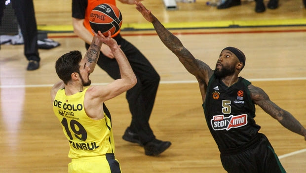 EuroLeague: “Φάουλ του Ράις στον Ντε Κολό στην τελευταία φάση”
