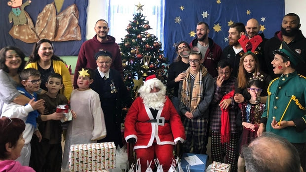 Ο Ήφαιστος πρόσφερε χαμόγελα και δώρα