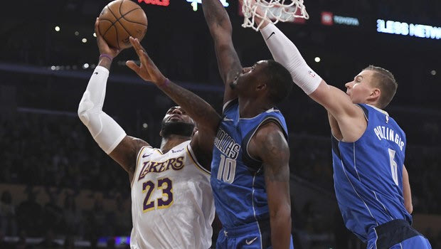 Λέικερς – Μάβερικς 108-95: Ο λόγος και τα… γενέθλια του “Βασιλιά”