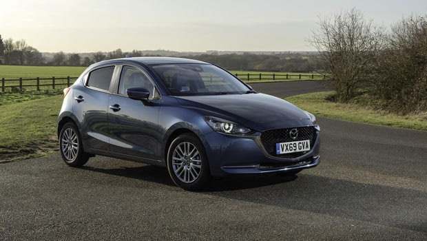 Mazda: Νέα εμφάνιση και υβριδική τεχνολογία στο Mazda2