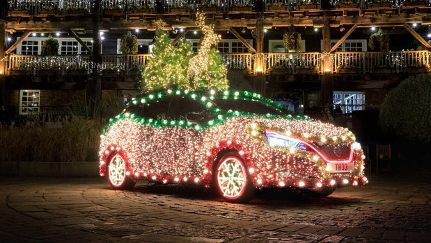 Nissan: Το Leaf έγινε χριστουγεννιάτικο δέντρο με δική του ενέργεια