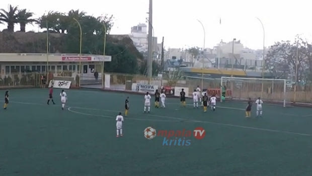 Γκολάρα με εκτέλεση κόρνερ σε αγώνα γυναικών!